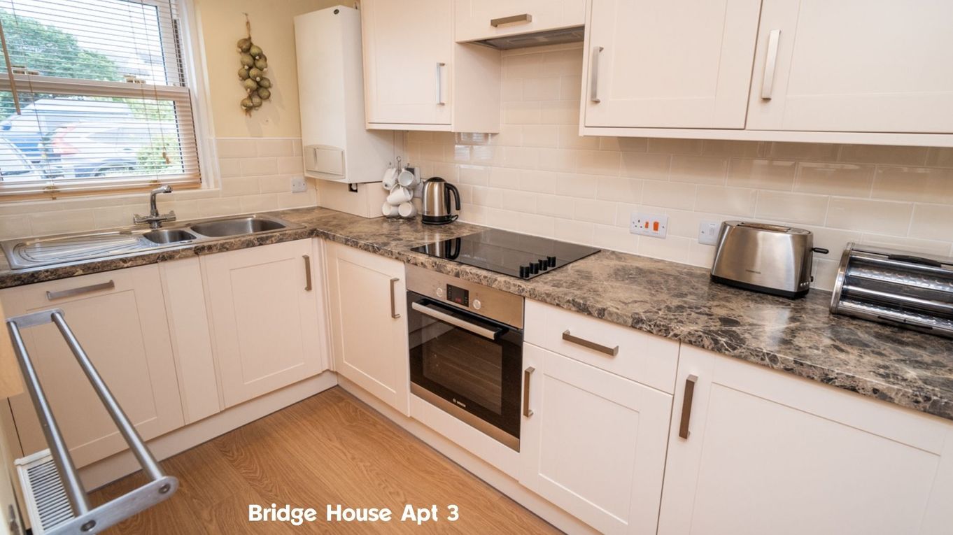 Bridge House Cottages & Apartments